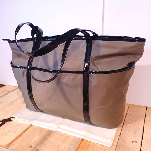 Kate Landry diaper bag tote & removable changing pad - Picture 10 of 15